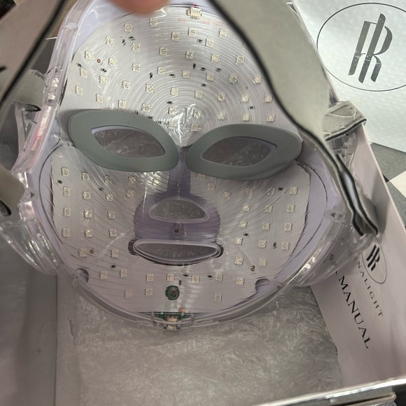 White LED Face Mask - Picture 2 of 6